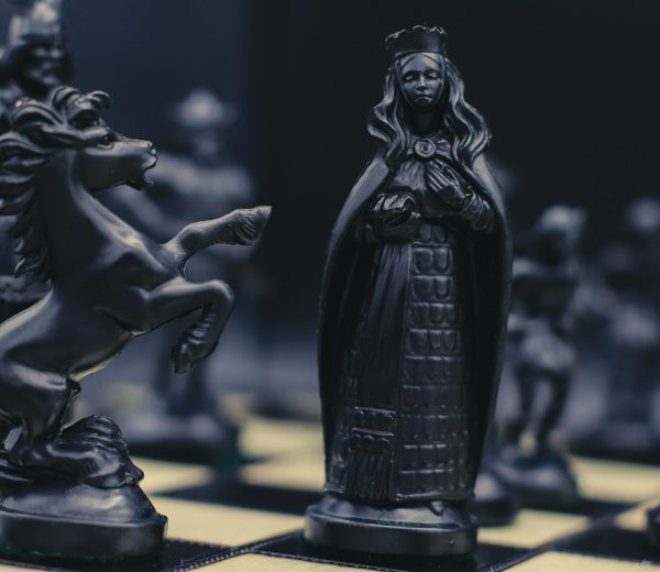 世纪天成游戏平台界面截图，蓝紫色调游戏大厅，展示反恐精英OL与跑跑卡丁车游戏入口，画面现代感强、色彩饱和